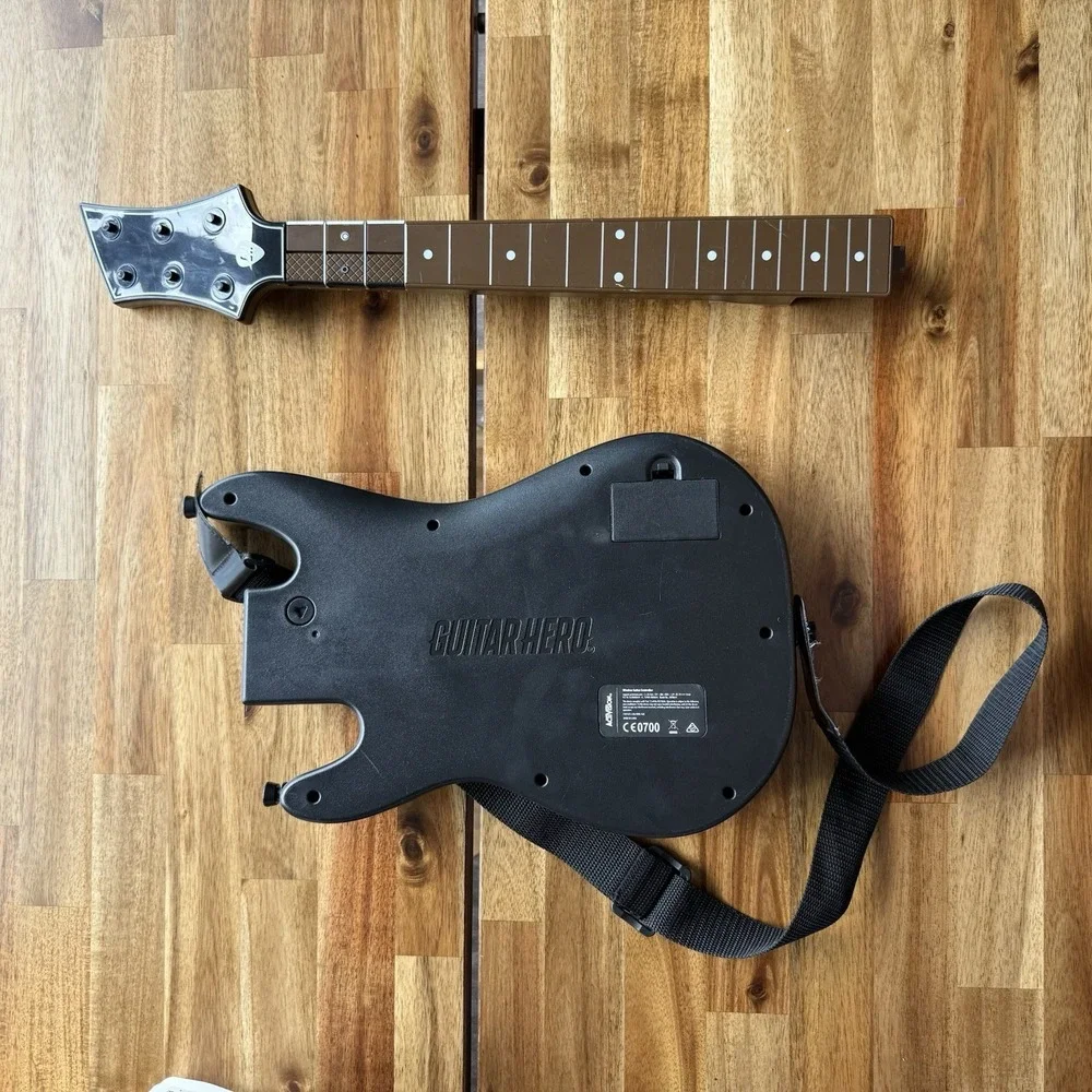Activision Xbox Guitar Hero‎ Live Wireless Guitar 0000654 Controller NO DONGLE